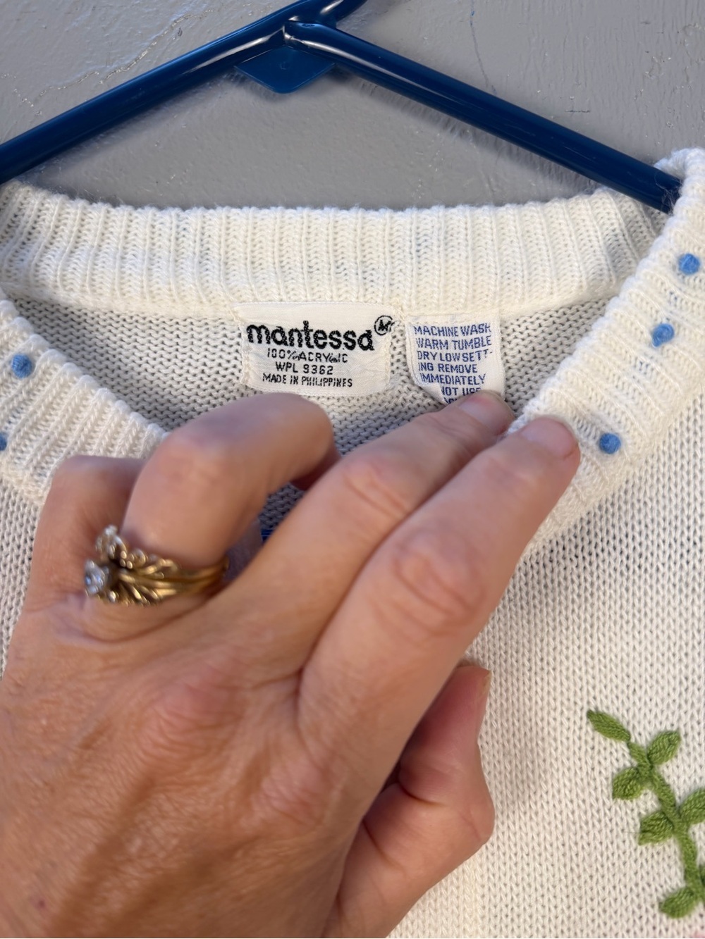 Vintage Mantessa Cream Embroidered Floral Cardigan Sweater - Picture 2 of 4